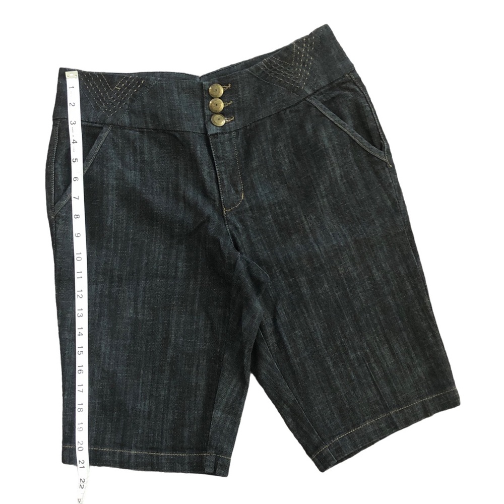 Jean shorts with cotton feel. Dark blue/black